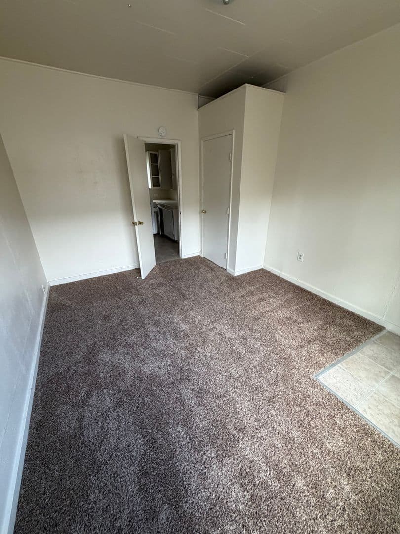 Merced Apartment: 243 W.18th St # 1-12