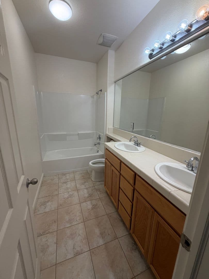 Merced House: 702 Chandon Drive