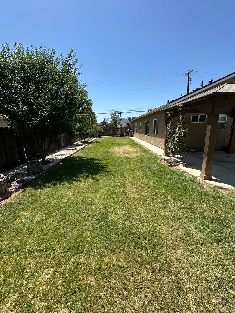 Merced House: 909 E Olive Ave.
