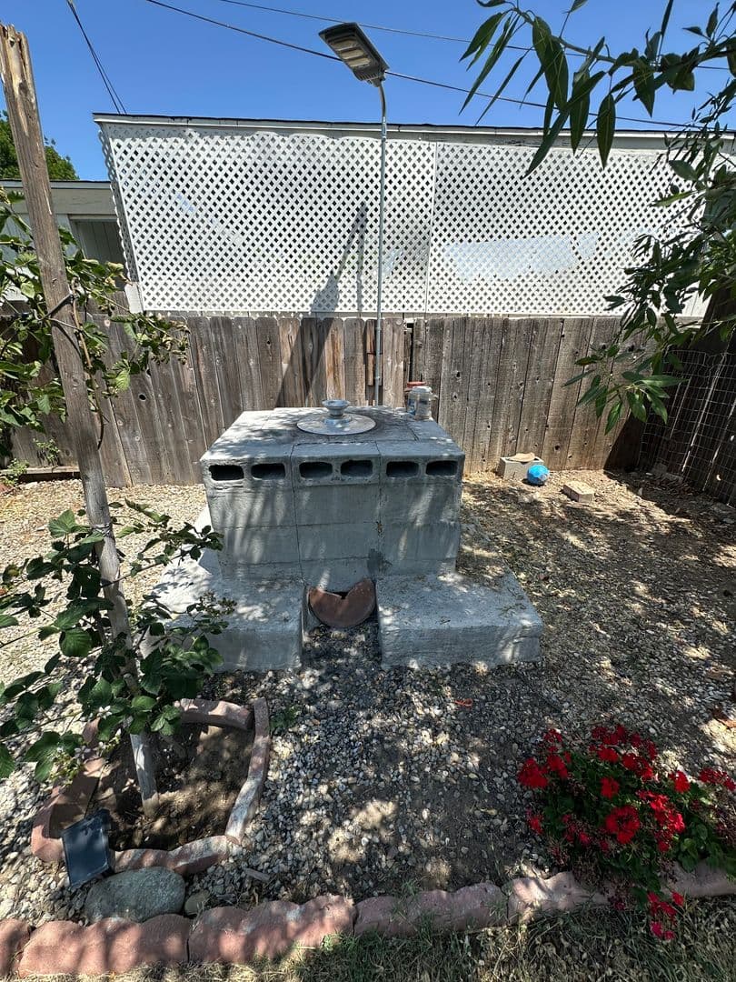 Merced House: 909 E Olive Ave.