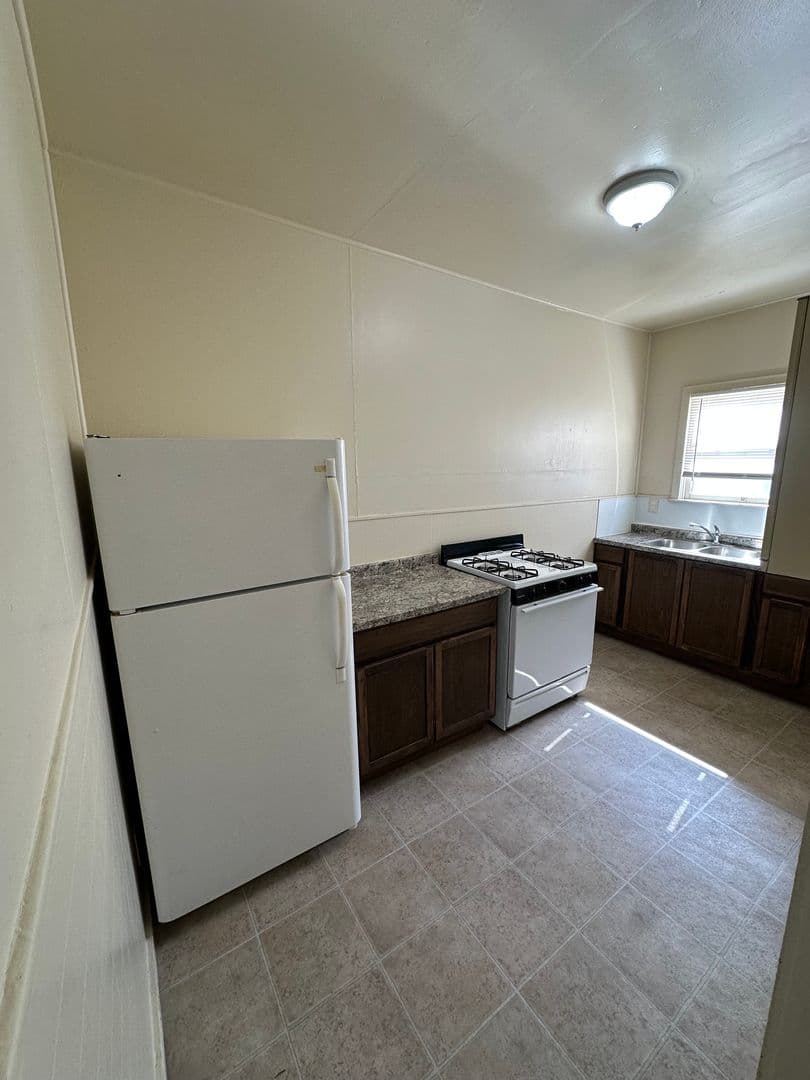 Merced Apartment: 243 W.18th St # 1-12