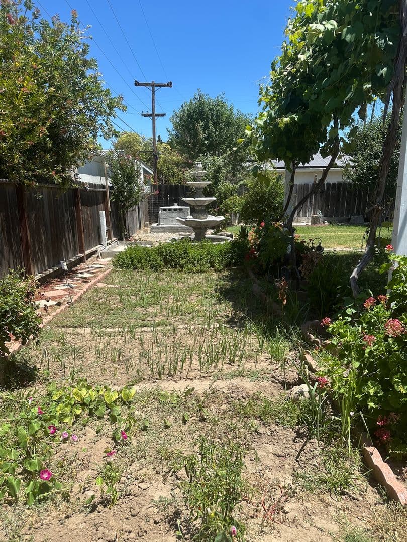 Merced House: 909 E Olive Ave.