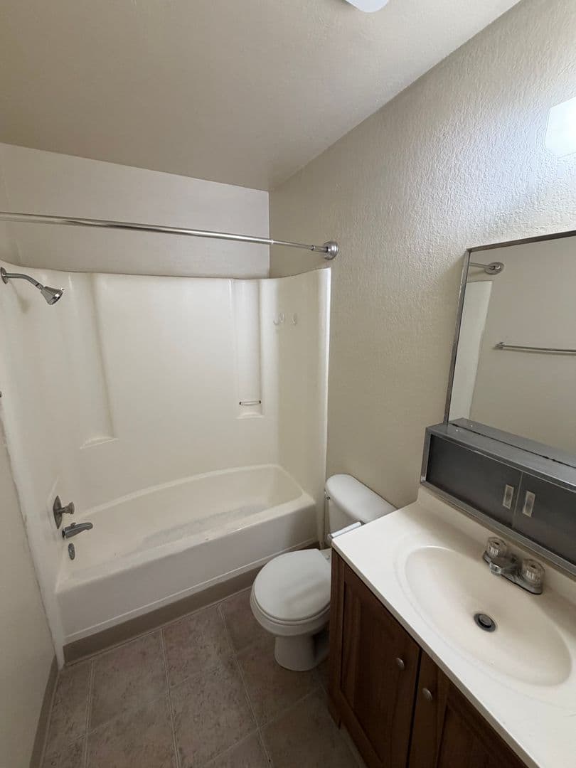 Merced Apartment: 440-448 W12th Street