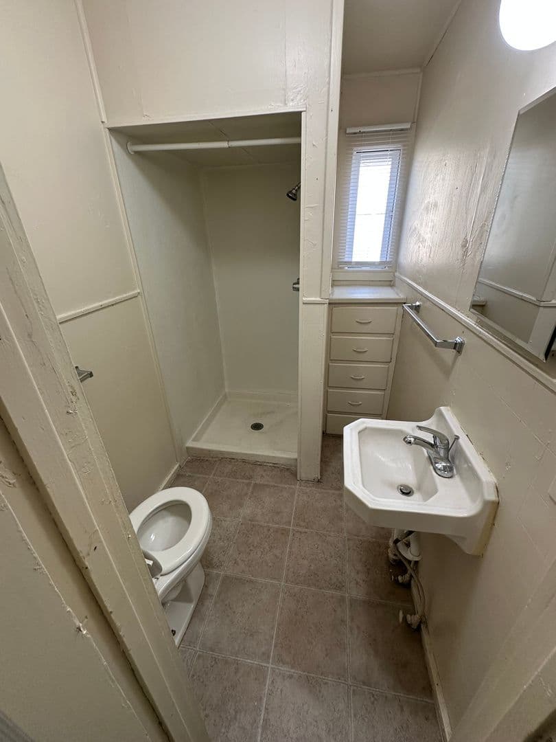 Merced Apartment: 243 W.18th St # 1-12