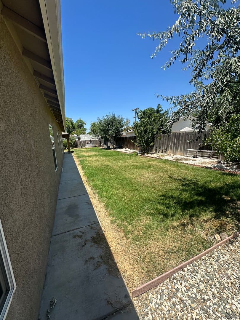 Merced House: 909 E Olive Ave.
