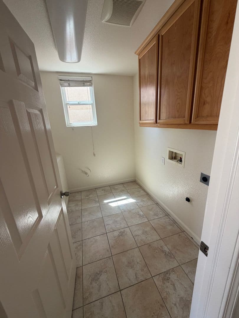 Merced House: 702 Chandon Drive