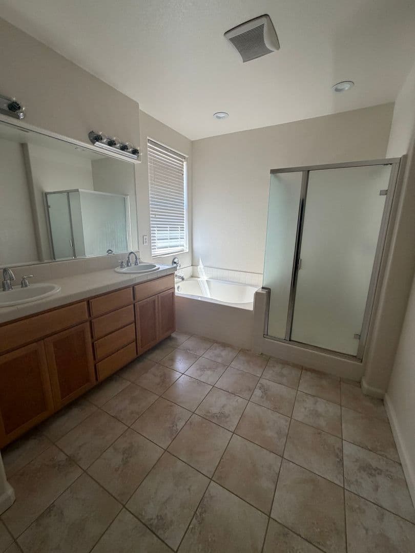 Merced House: 702 Chandon Drive