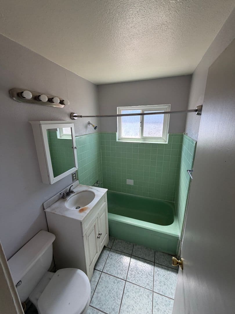 Merced House: 1044 W 24th St.