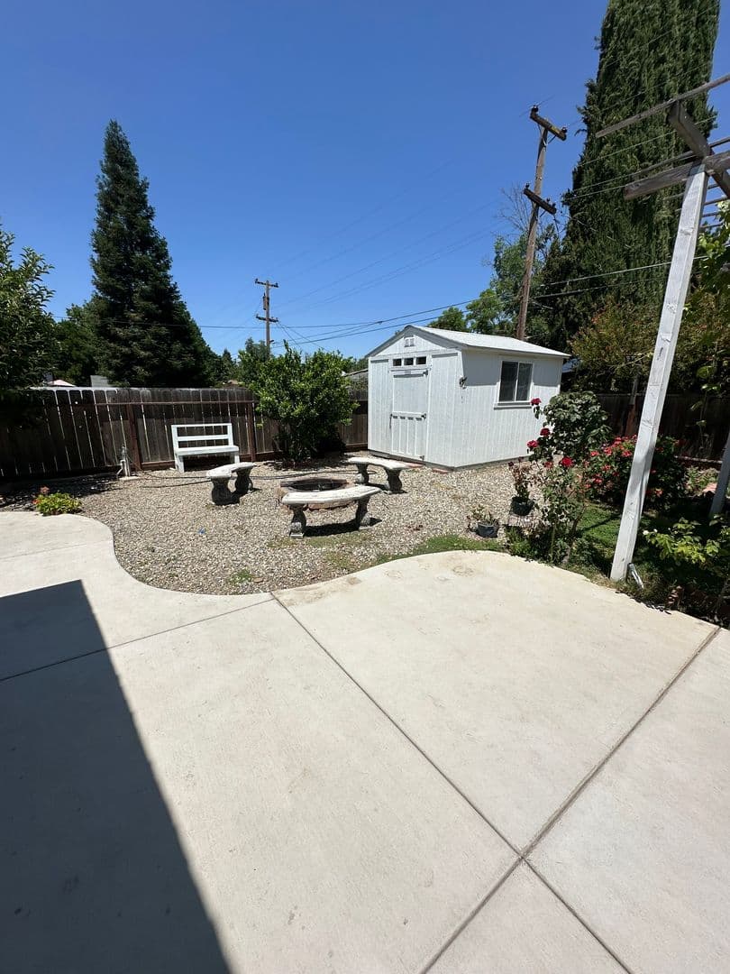 Merced House: 909 E Olive Ave.
