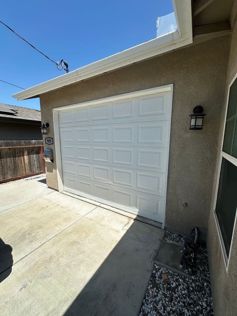 Merced House: 909 E Olive Ave.