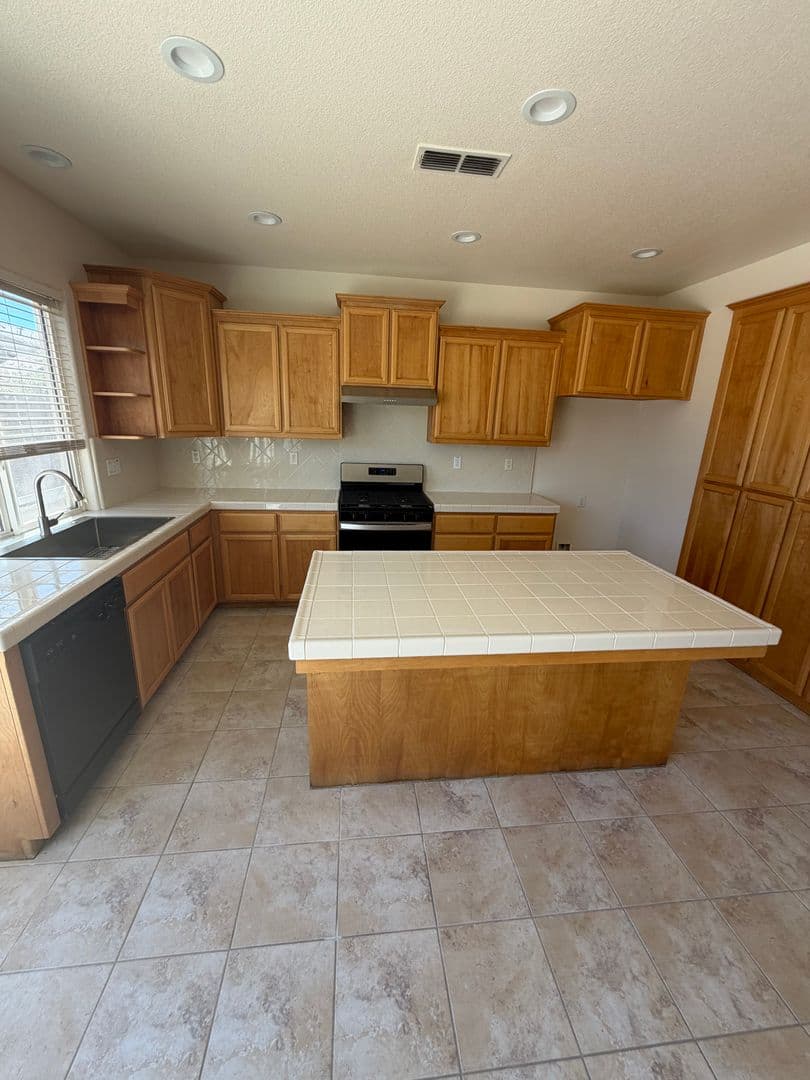 Merced House: 702 Chandon Drive