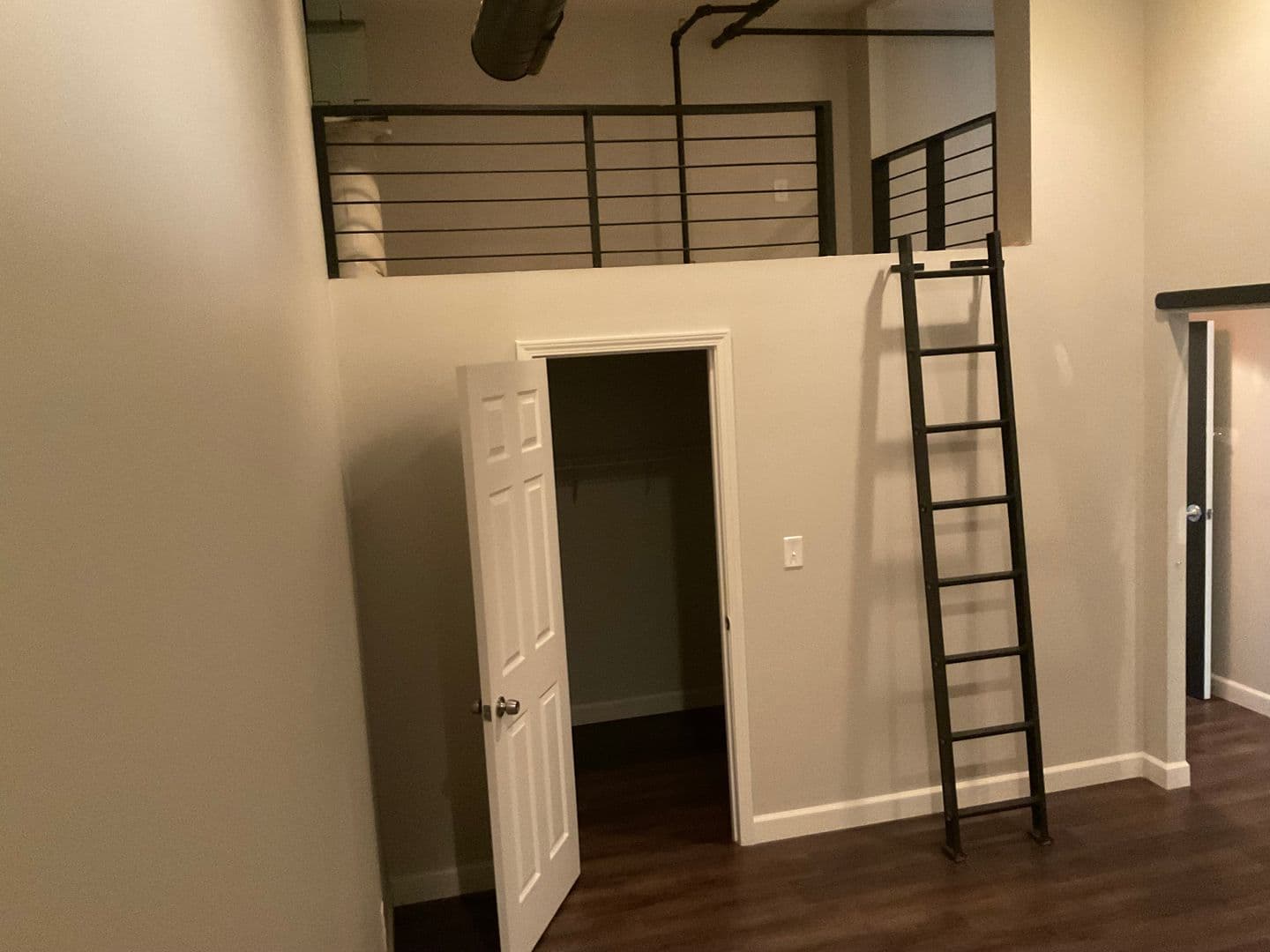 Saint Louis Apartment: 1917 Rutger Street
