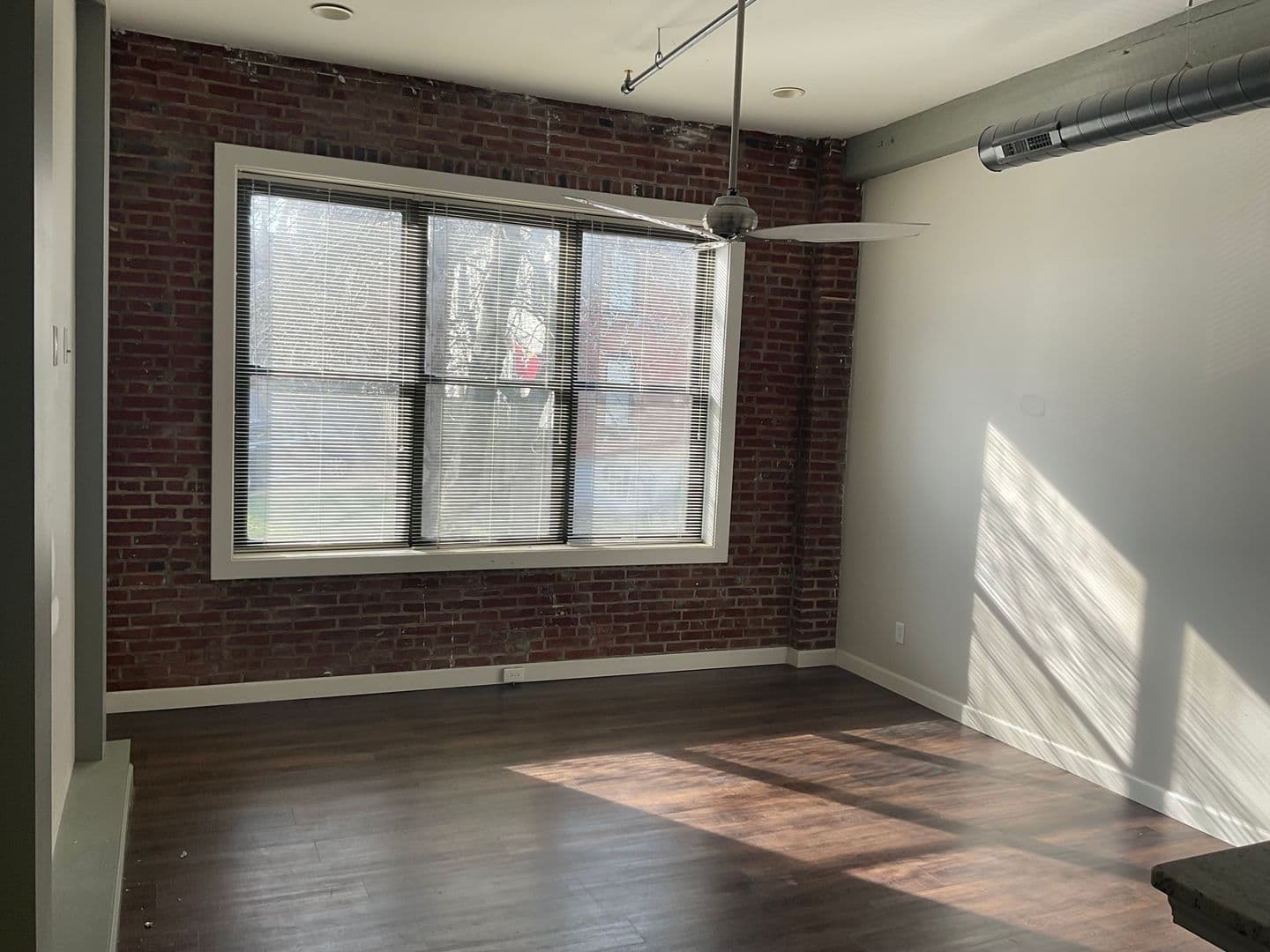 Saint Louis Apartment: 1917 Rutger Street
