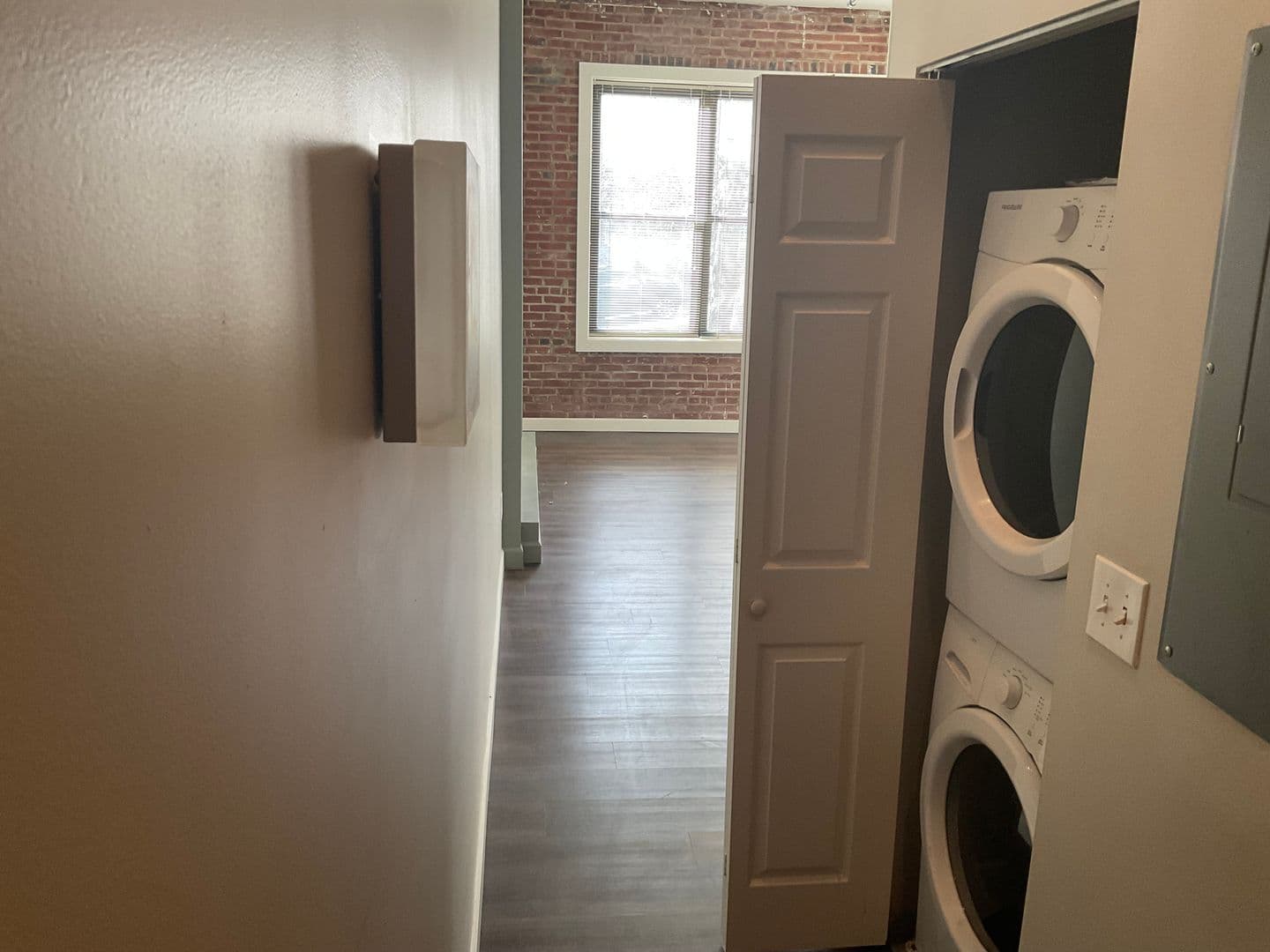 Saint Louis Apartment: 1917 Rutger Street