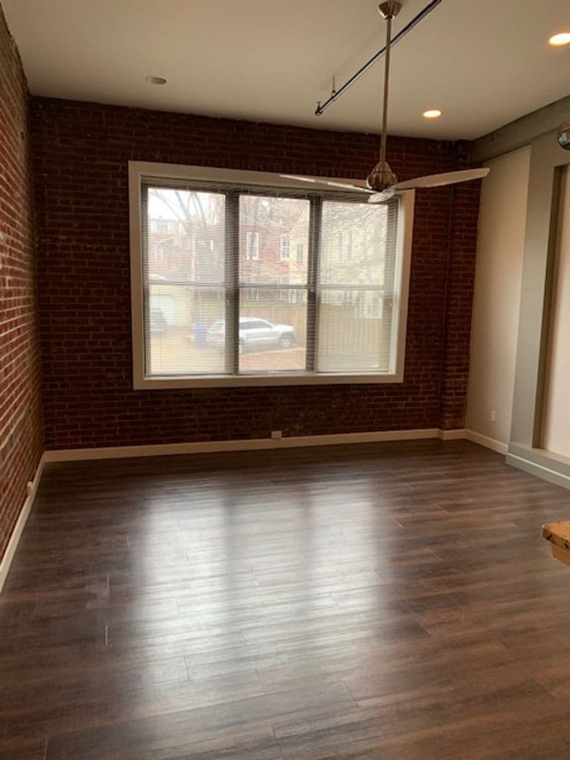 Saint Louis Apartment: 1917 Rutger Street