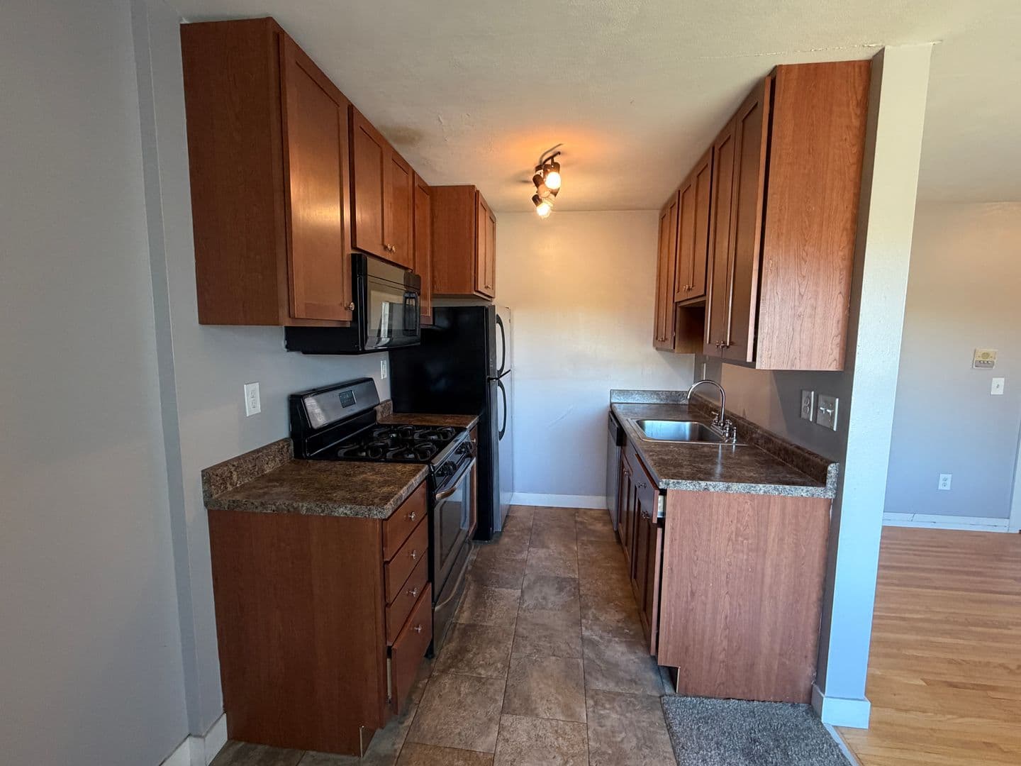 Minneapolis Apartment: 4035 Bloomington Ave So.
