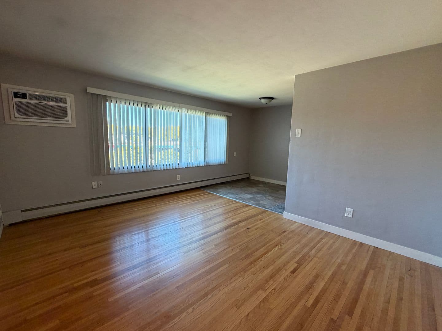 Minneapolis Apartment: 4035 Bloomington Ave So.
