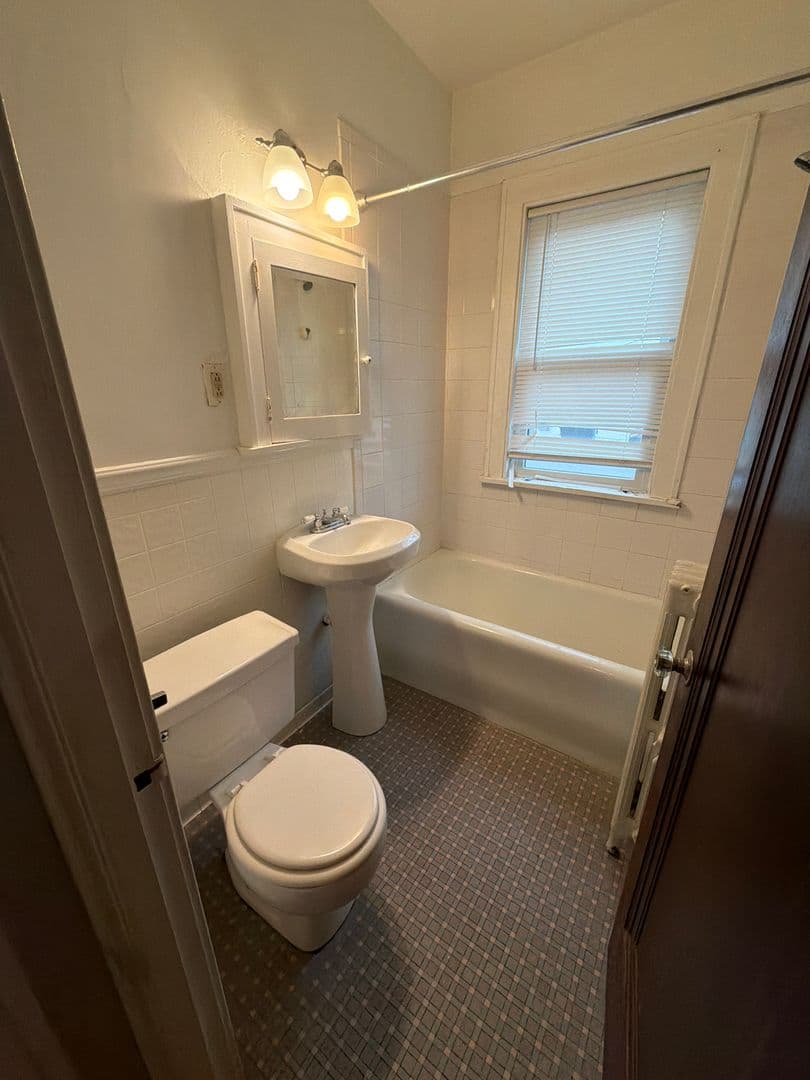 Minneapolis Apartment: 119-23 W. 33rd St.