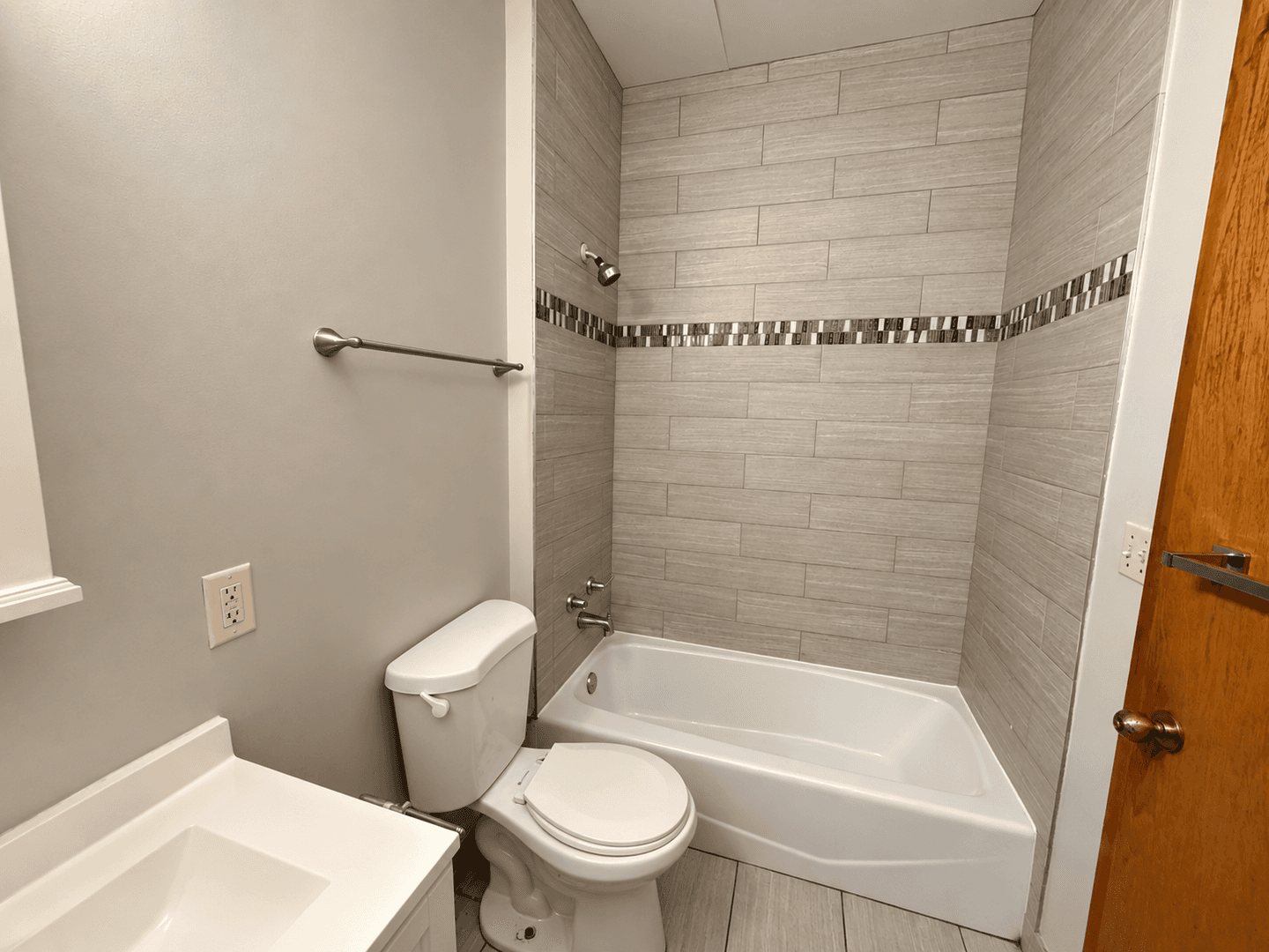 Minneapolis Apartment: 2514 Emerson Ave S.