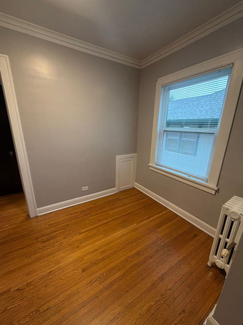 Minneapolis Apartment: 119-23 W. 33rd St.