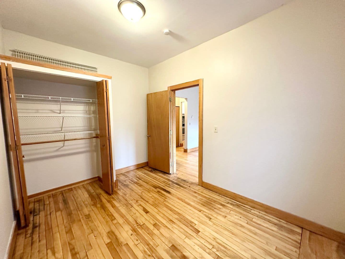 Minneapolis Apartment: 2514 Emerson Ave S.