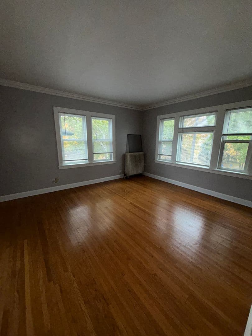 Minneapolis Apartment: 119-23 W. 33rd St.