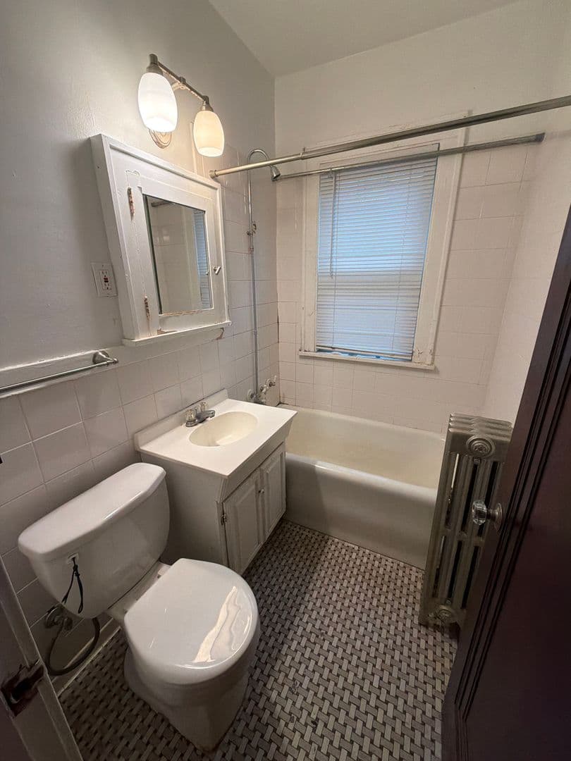 Minneapolis Apartment: 119-23 W. 33rd St.