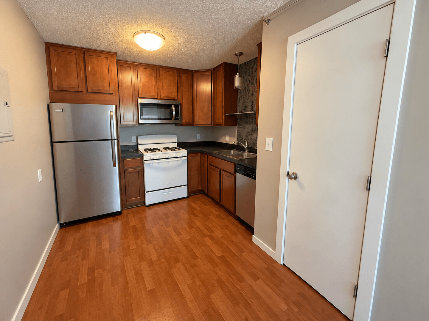 Minneapolis Apartment: 3900 Minnehaha Ave So.