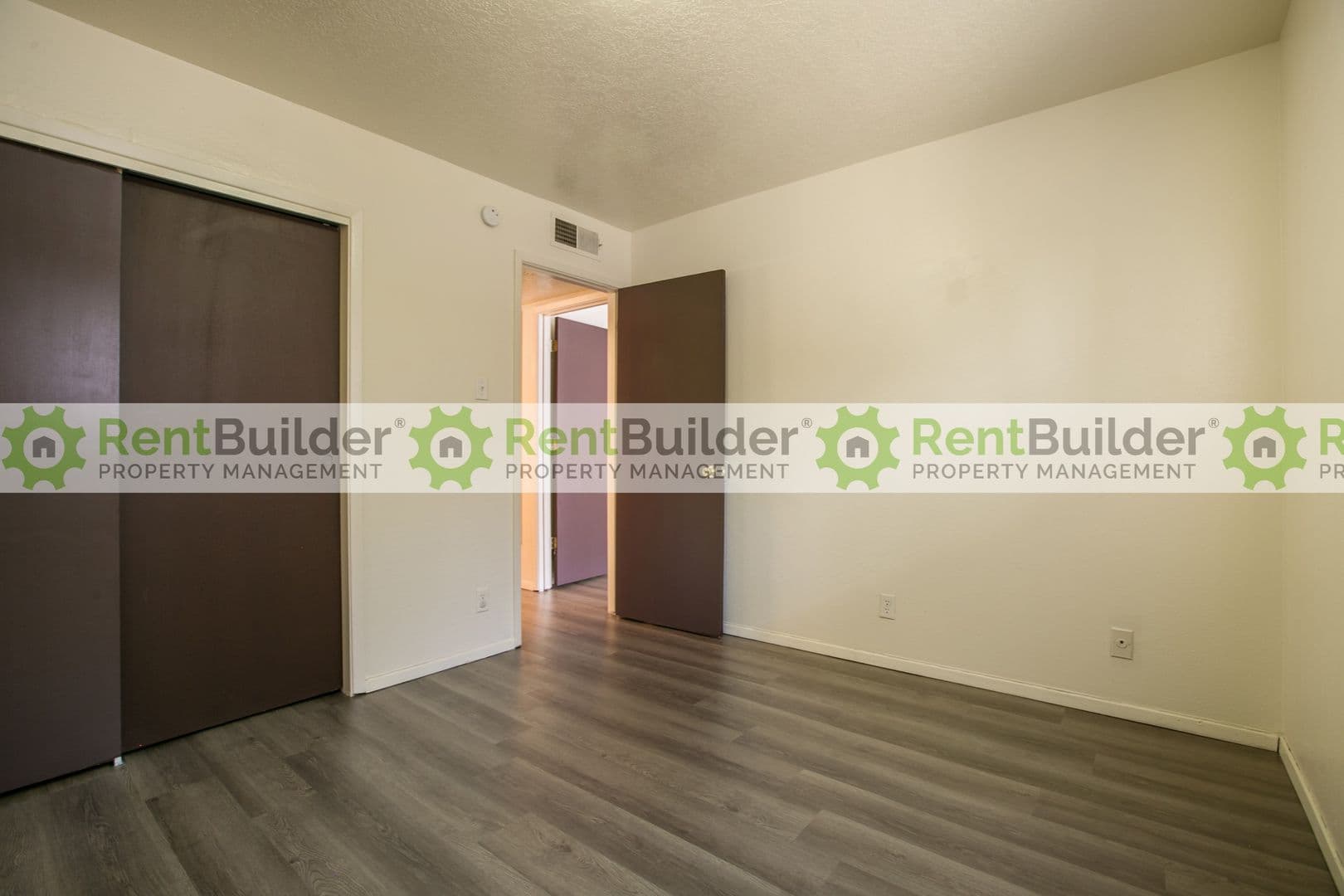 Albuquerque Apartment: 12124 Menaul Blvd. NE