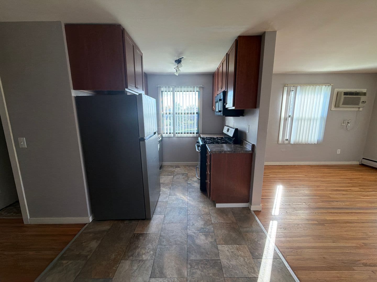 Minneapolis Apartment: 4035 Bloomington Ave So.