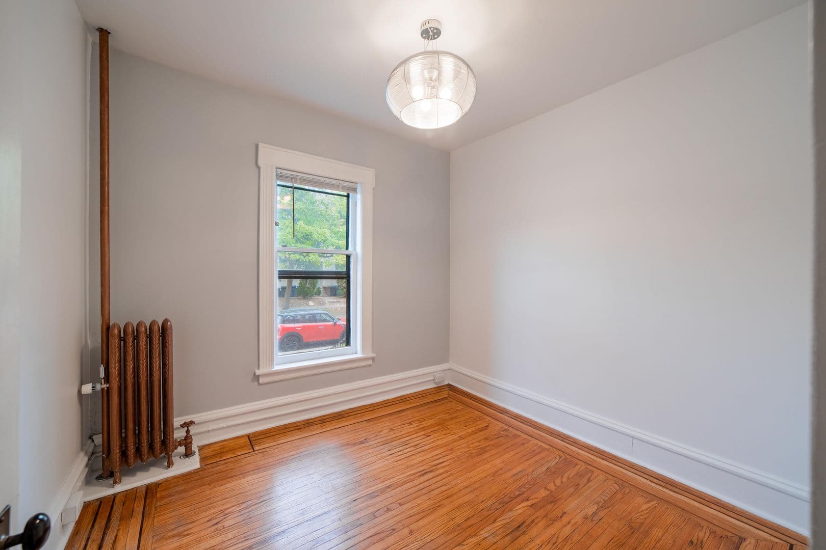 Minneapolis Apartment: 515 5th Ave. SE