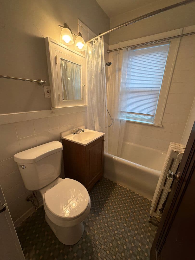 Minneapolis Apartment: 119-23 W. 33rd St.