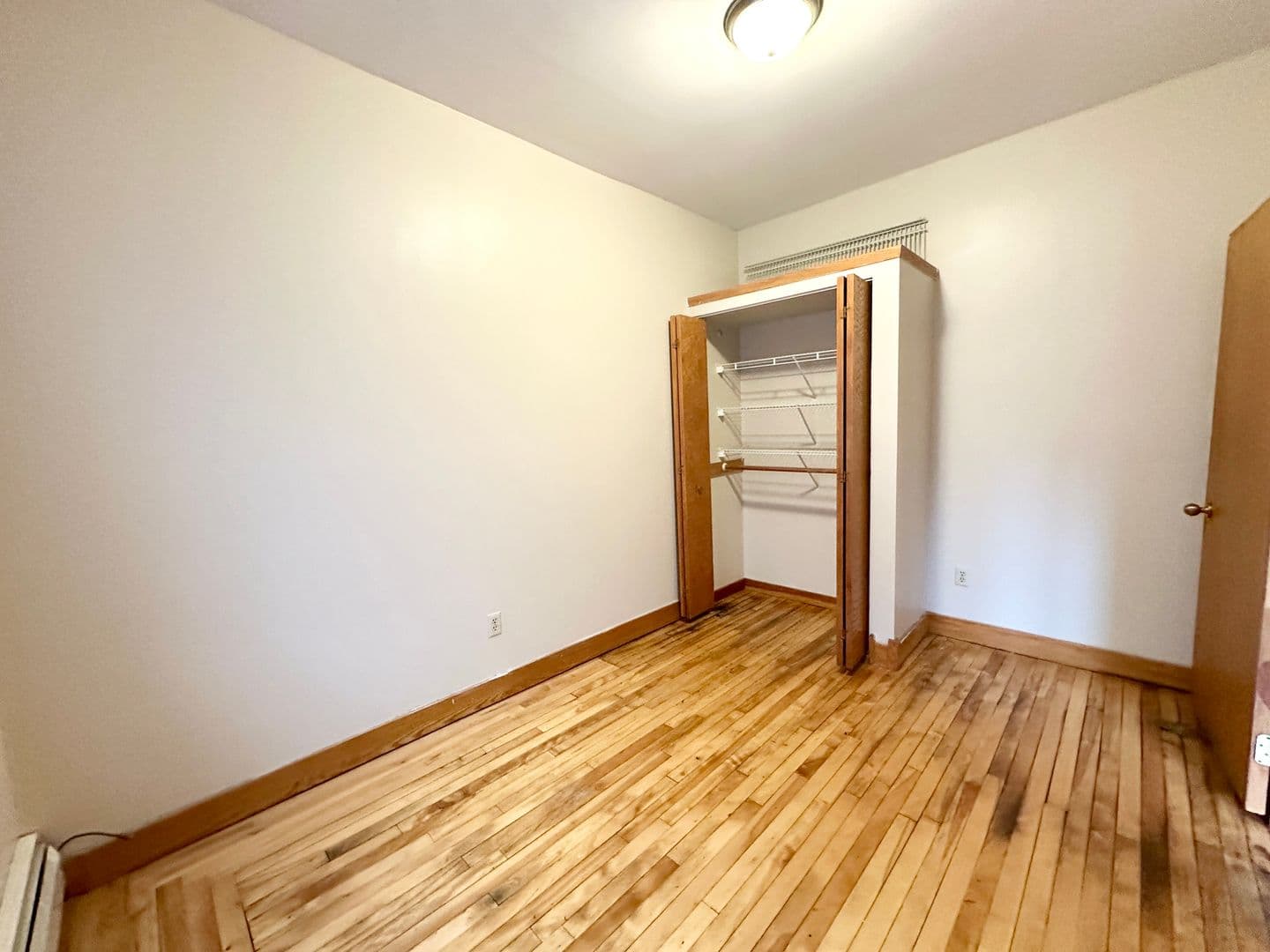 Minneapolis Apartment: 2514 Emerson Ave S.