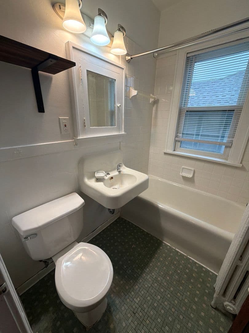 Minneapolis Apartment: 119-23 W. 33rd St.