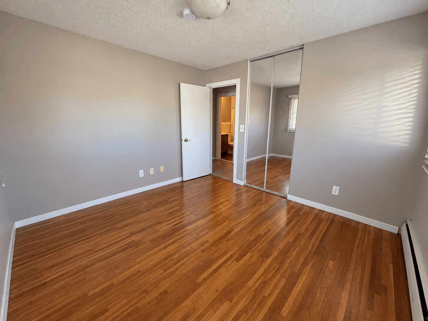 Minneapolis Apartment: 3900 Minnehaha Ave So.
