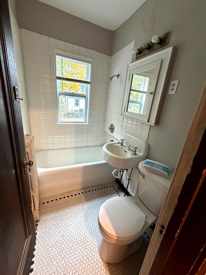 Minneapolis Apartment: 201 27th St. E.