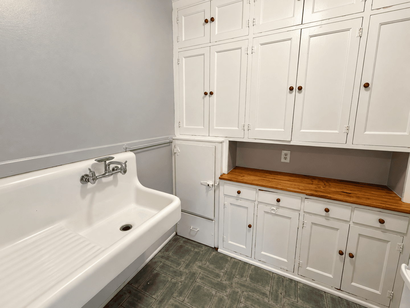 Minneapolis Apartment: 205 27th St. E.