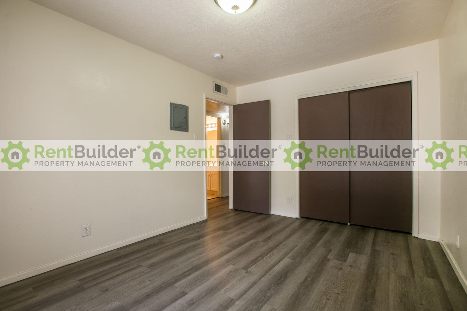 Albuquerque Apartment: 12124 Menaul Blvd. NE