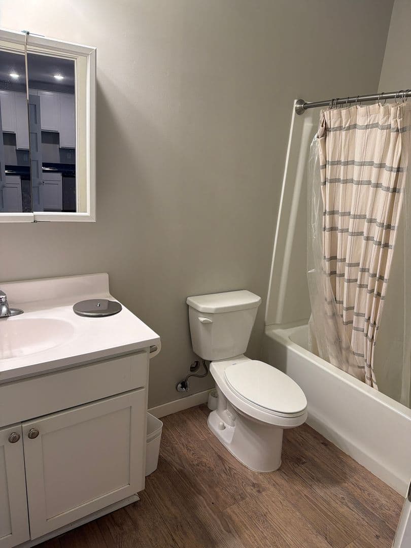 Minneapolis Apartment: 119-23 W. 33rd St.