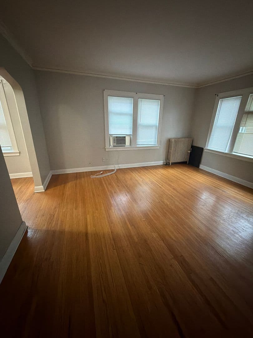 Minneapolis Apartment: 119-23 W. 33rd St.