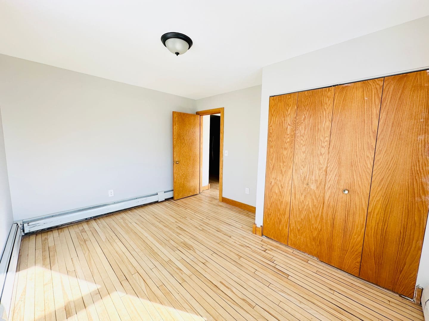 Minneapolis Apartment: 2514 Emerson Ave S.