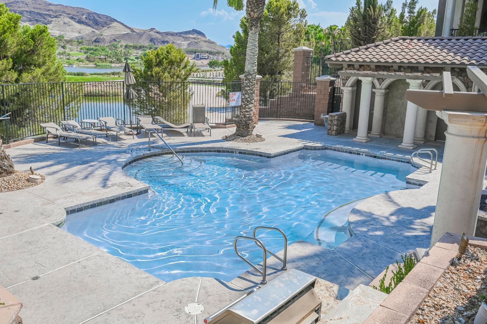 Henderson Townhome: 43 Via Di Vita