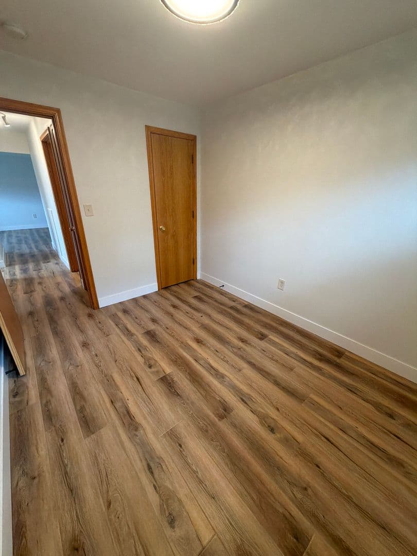 Saint Paul Apartment: 636 Larpenteur Ave W