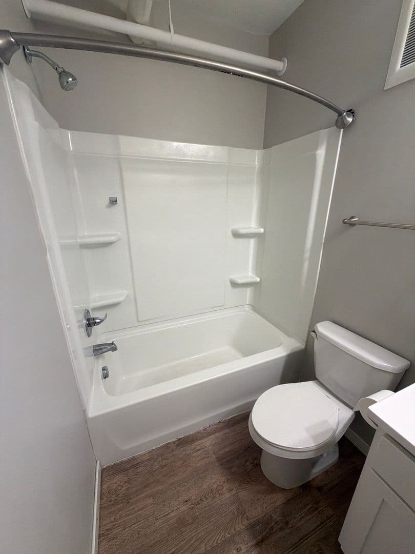 Minneapolis Apartment: 119-23 W. 33rd St.