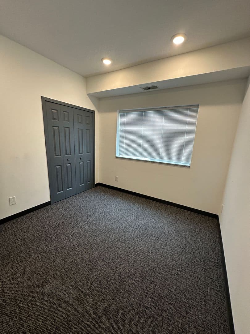 Saint Paul Apartment: 1922 Wilson Ave