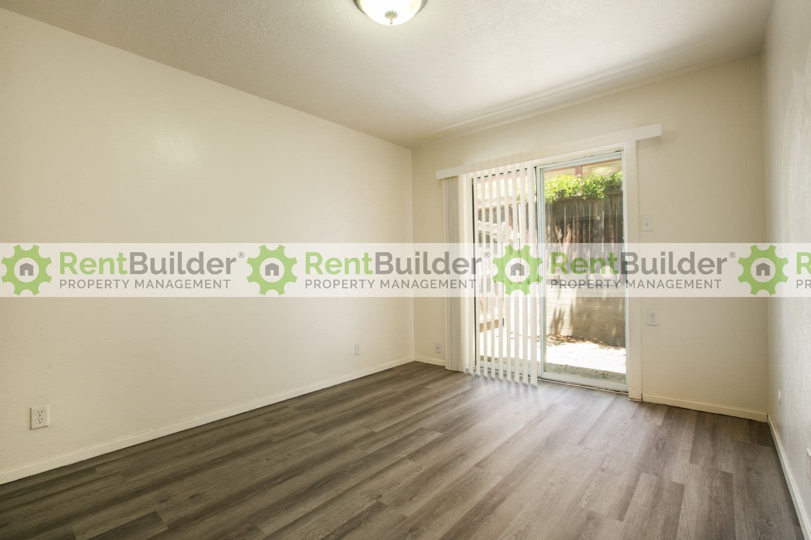 Albuquerque Apartment: 12124 Menaul Blvd. NE