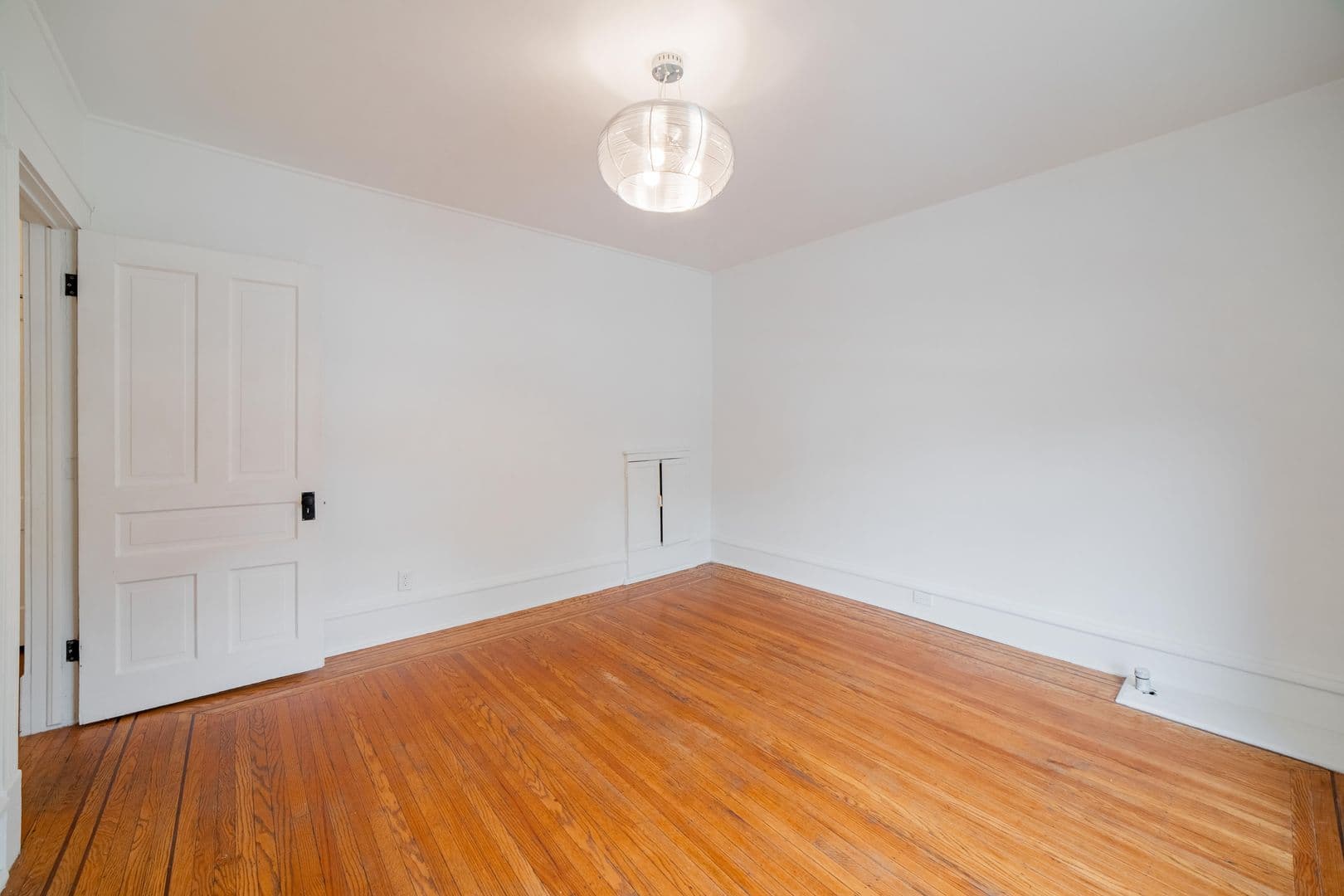 Minneapolis Apartment: 515 5th Ave. SE
