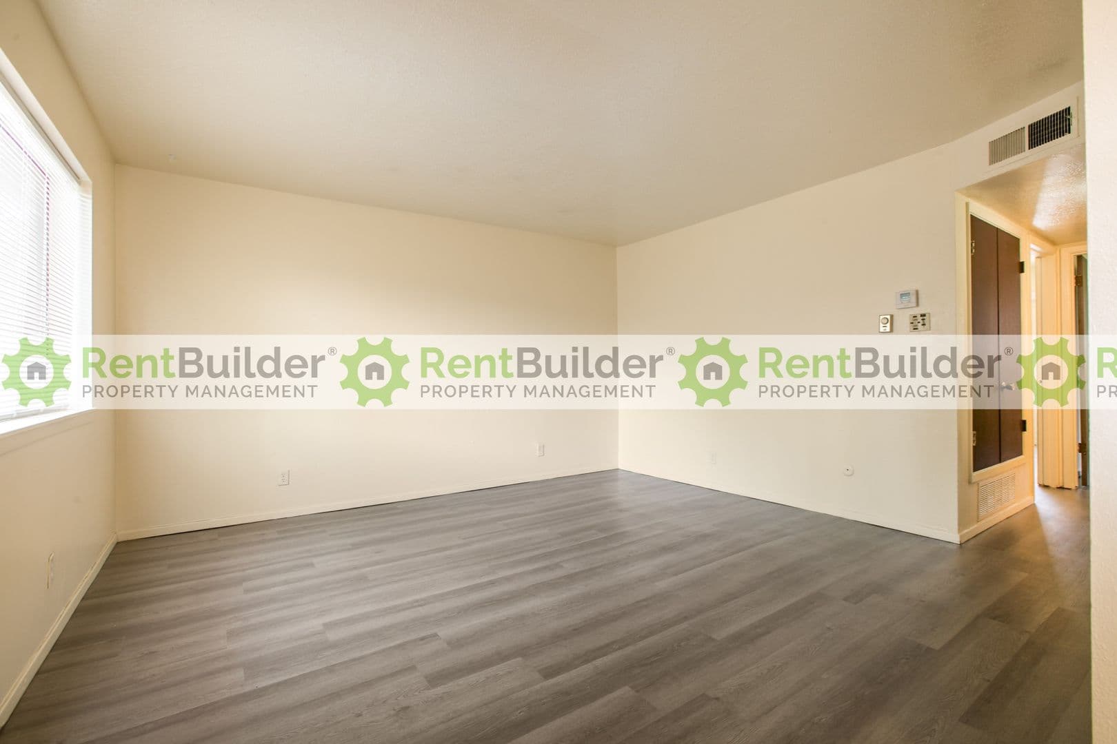 Albuquerque Apartment: 12124 Menaul Blvd. NE