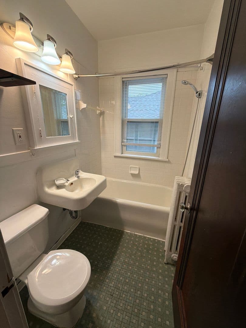 Minneapolis Apartment: 119-23 W. 33rd St.