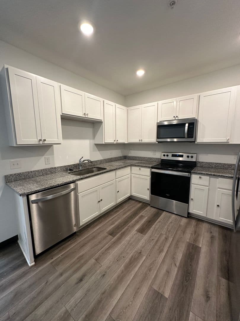 Saint Paul Apartment: 1922 Wilson Ave